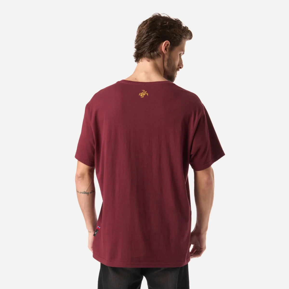 Polera Hombre Polo Burdeo Haka Honu - Imagen 4